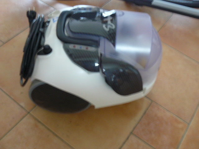 aspirateur � vapeur, �quip� d'un syst�me  venturi  unique au 1300 Br�ville (16)