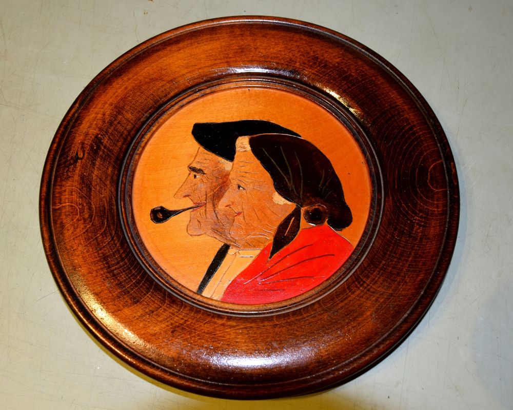 Assiette Bois Ancienne - Portrait couple Typique. 5 Roissy-en-Brie (77)
