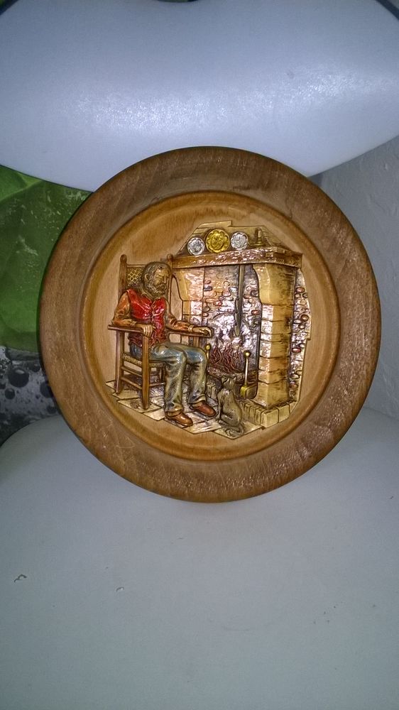 Assiette en bois avec sculpture
berger devant le feu 8 Talange (57)