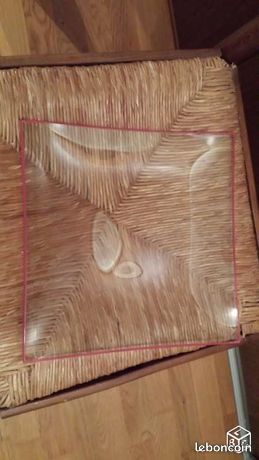 Assiette bord rouge carre (lire annonce en entier) 0 M�rignies (59)
