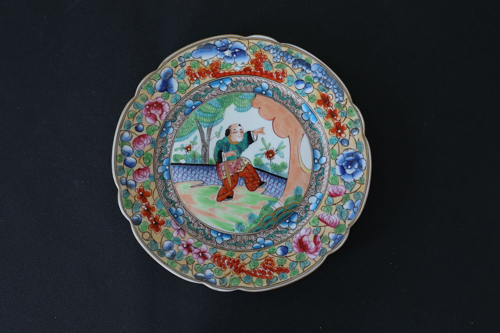 ASSIETTE CHINOISE 1 PERSONNAGE POLYCHROME 40 Saint-�tienne (42)