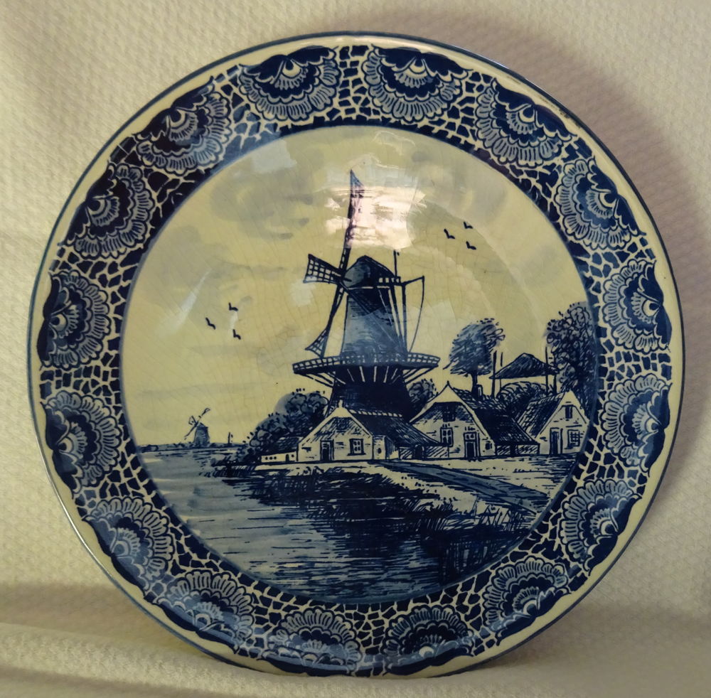 Assiette d�cor moulin bleu de DELF 19 Mondragon (84)