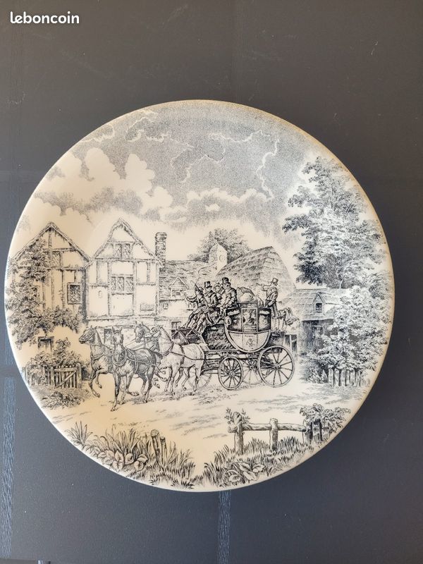 Assiette d�coration. Noir et blanche 18 Bar-sur-Seine (10)