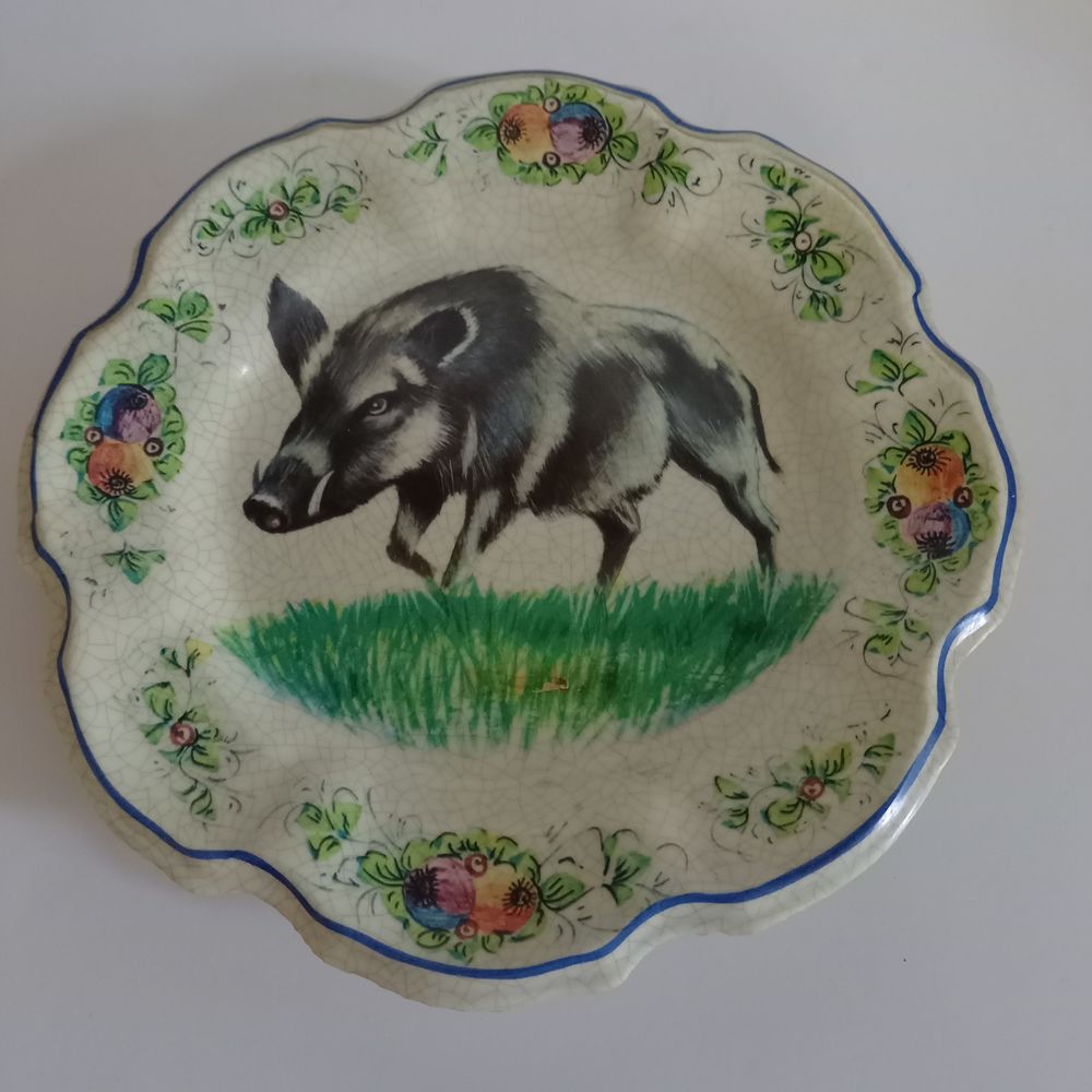 Assiette d�corative avec un sanglier , cochon sauvage ... 10 Saumur (49)