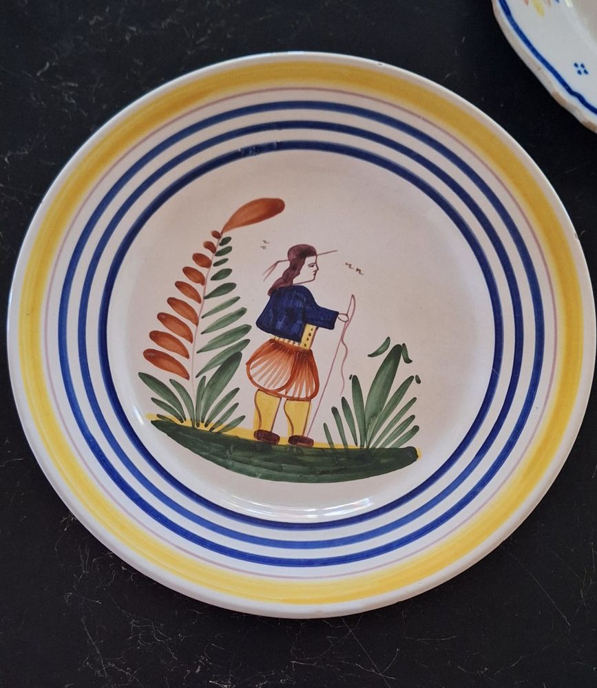Assiette decorative Henriot Quimper. 15 La Londe-les-Maures (83)