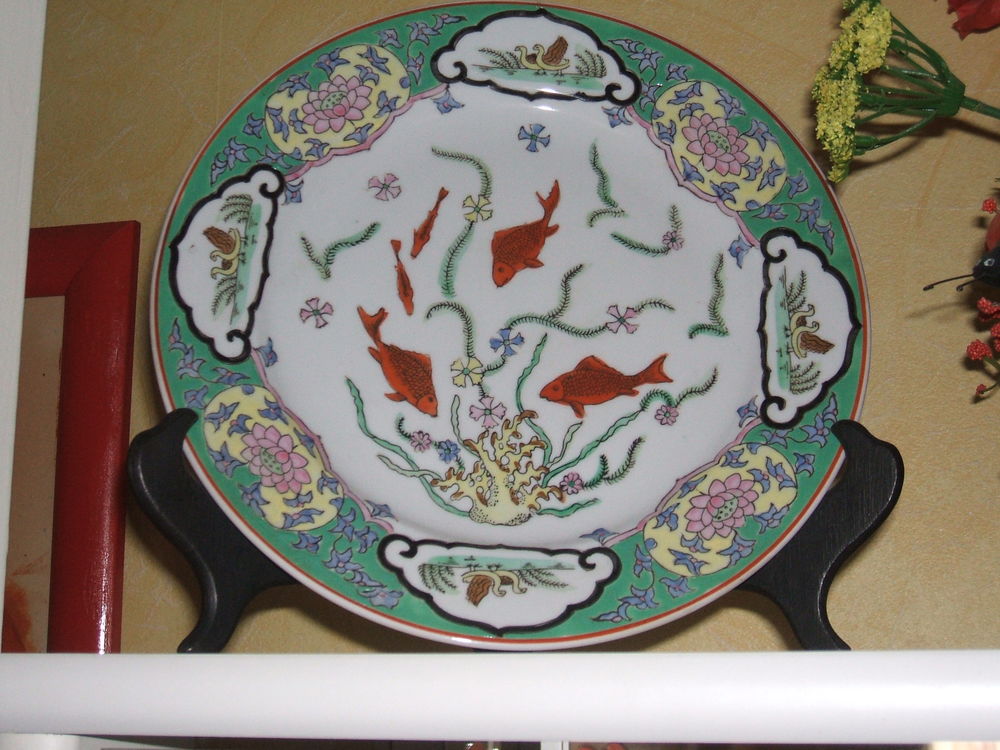 assiette d�cors en relief , porcelaine 15 Strasbourg (67)
