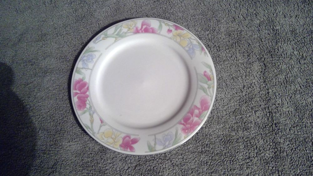 ASSIETTE A DESSERT BORD ARGENT MOTIF FLEURS 2 Triel-sur-Seine (78)