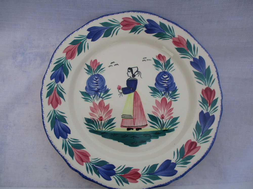 Assiette en Fa�ence avec D�cor  Breton  - Pour la D�coration 7 La Fert�-Alais (91)