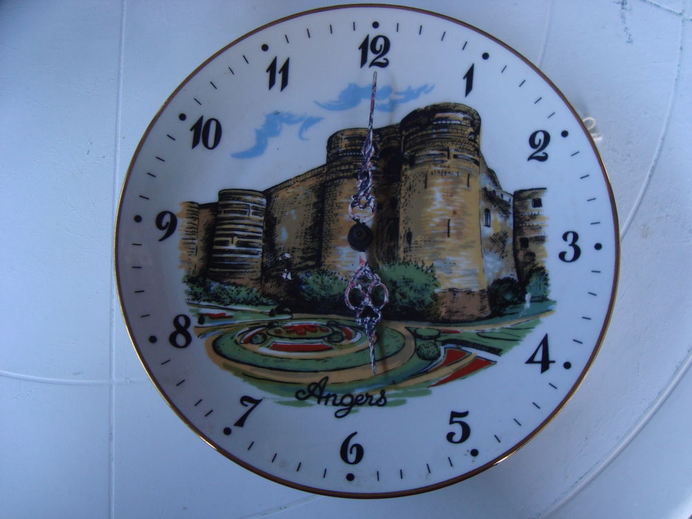 Assiette HORLOGE Ch�teau D' ANGERS 10 Villev�que (49)
