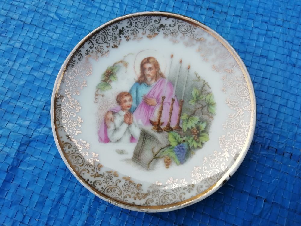 Assiette miniature Limoges 8 cm ; J�sus 12 L�signy (77)