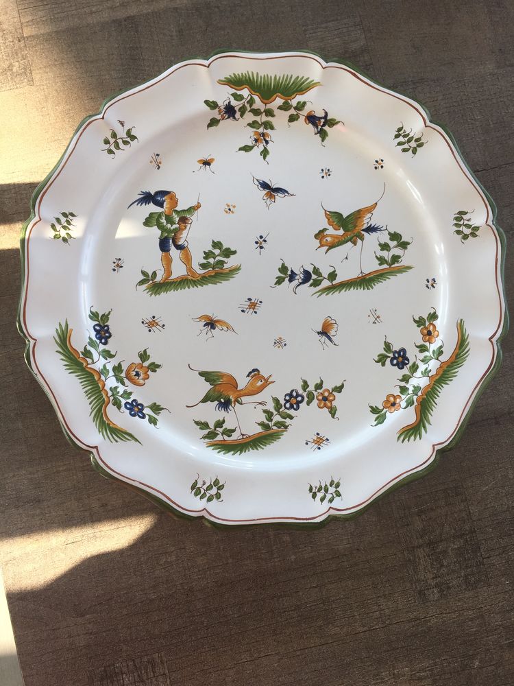 Assiette murale d�cor Moustier 15 N�mes (30)