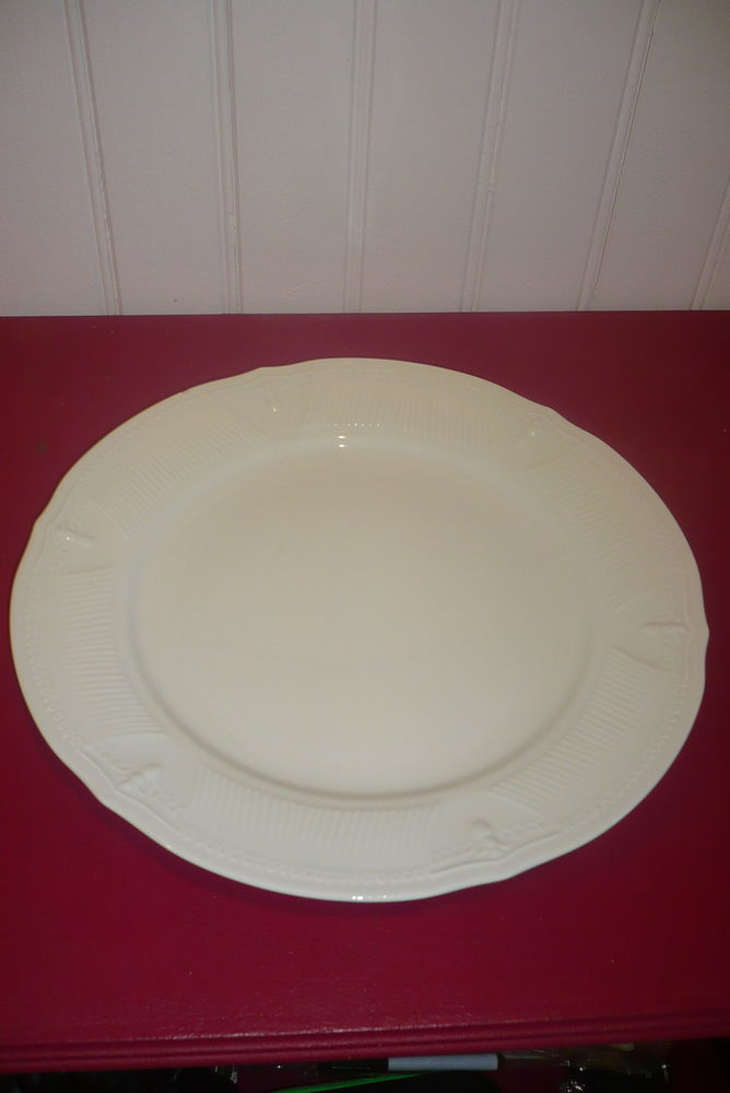ASSIETTE OU PLAT ROND PORCELAINE DE LIMOGES 10 Le Versoud (38)