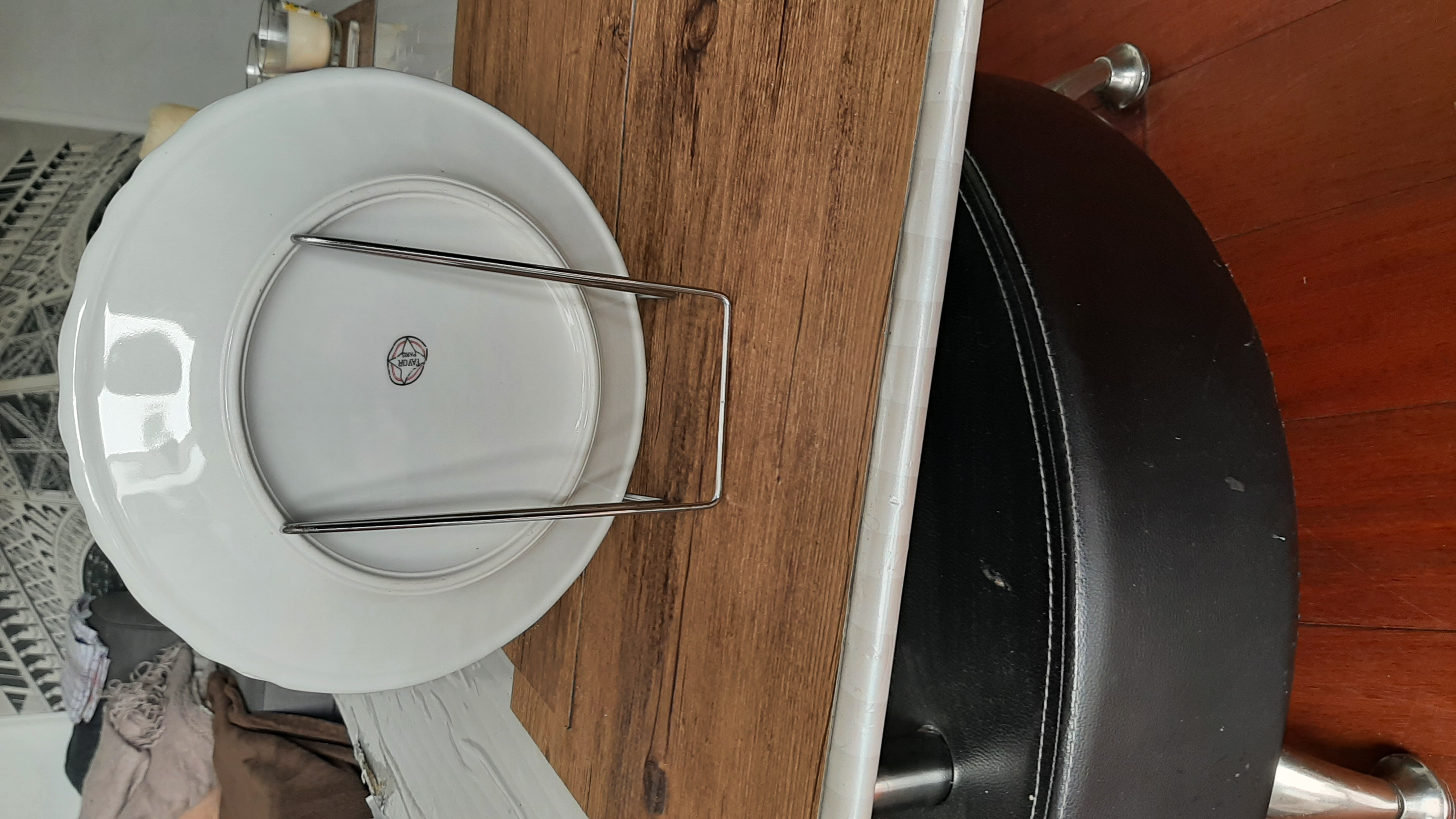 ASSIETTE EN PORCELAINE (FAVOR PARIS)
30CM SUR SOCLE 20 Marseille 6 (13)