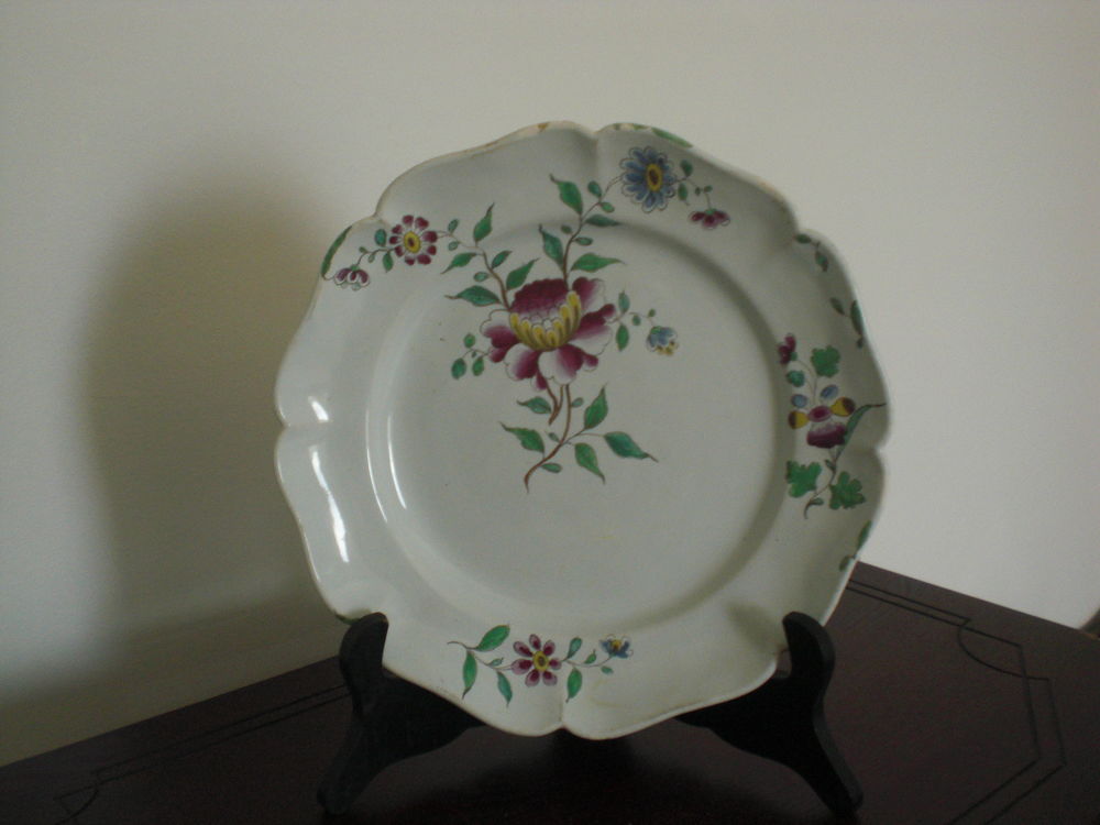 assiette XVIII�me si�cle en fa�ence 96 Nevers (58)