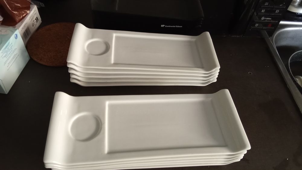 Lot de 10 assiettes caf� gourmand 
Remises en main propre 
20 Espalion (12)