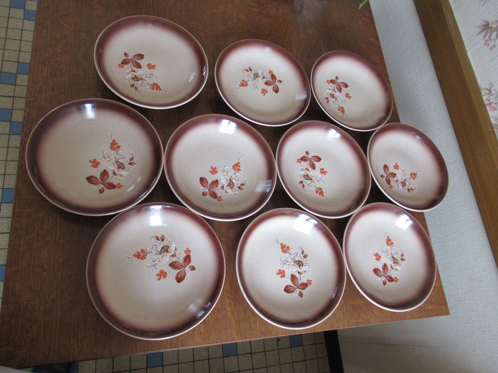 Assiettes creuses �glantine, fa�ence de Saint Amand 25 M�ry-�s-Bois (18)