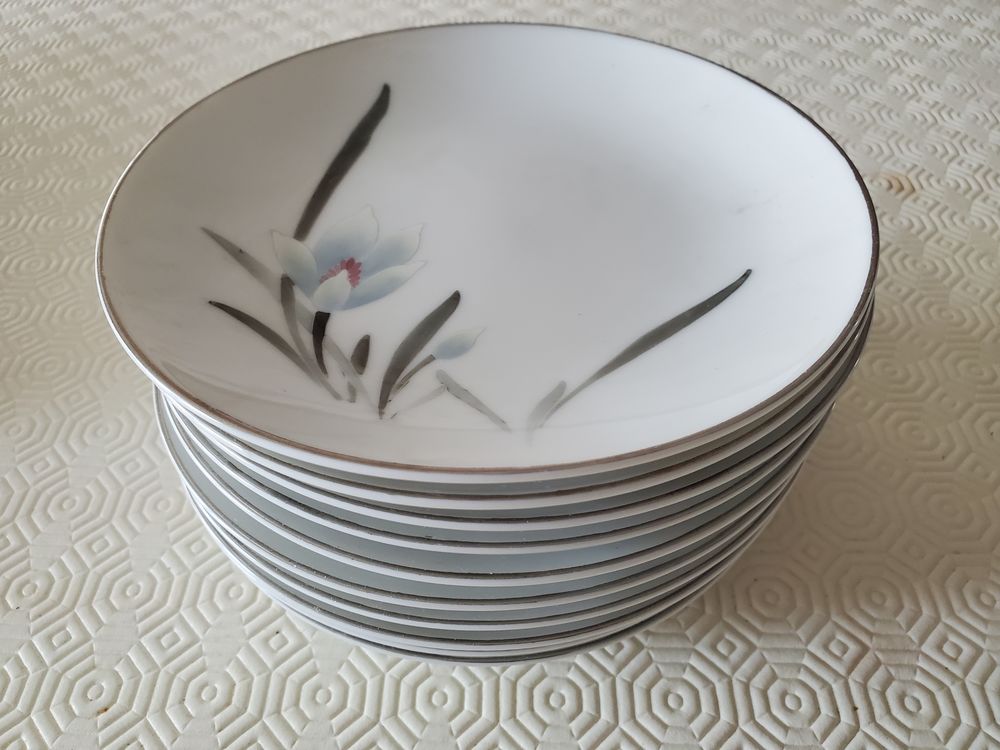 12 assiettes � dessert + 1 plat 0 Dijon (21)