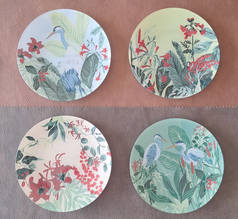 lot de 4 assiettes � dessert en verre neuves 
linvosges 15 Carnon Plage (34)