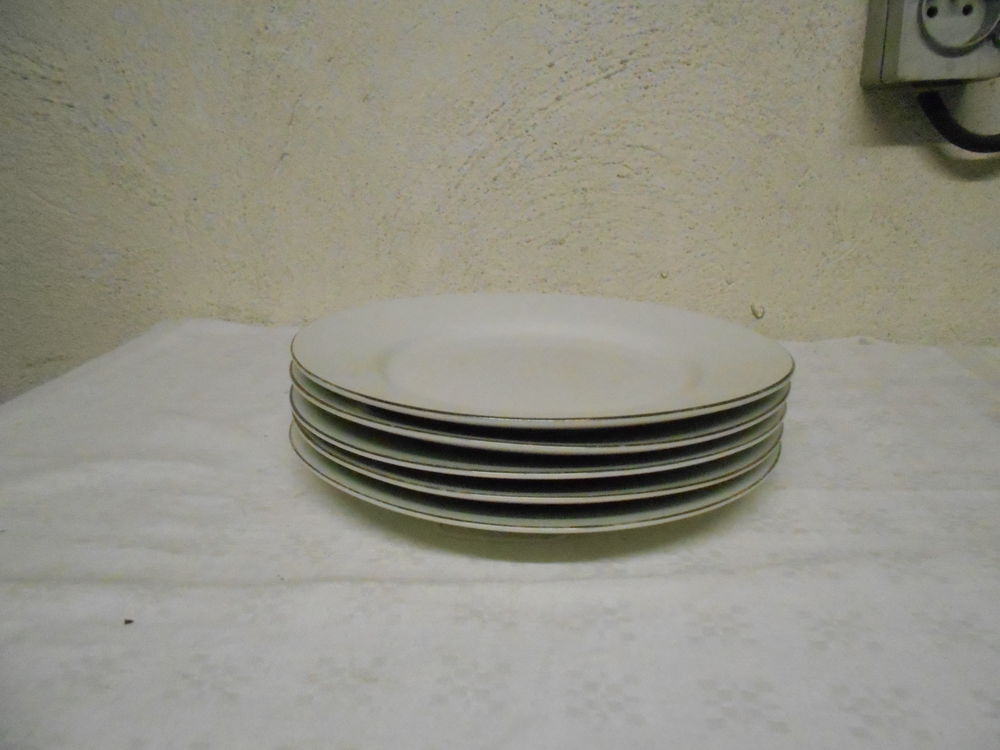 V79 	
Assiettes � dessert			
5 Marseille 6 (13)