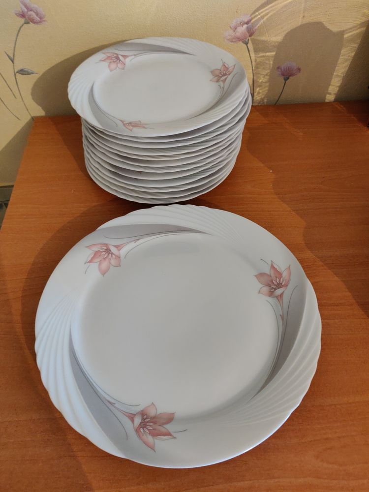 Assiettes a desserts plus le plats � g�teaux 30 Bretignolles (79)