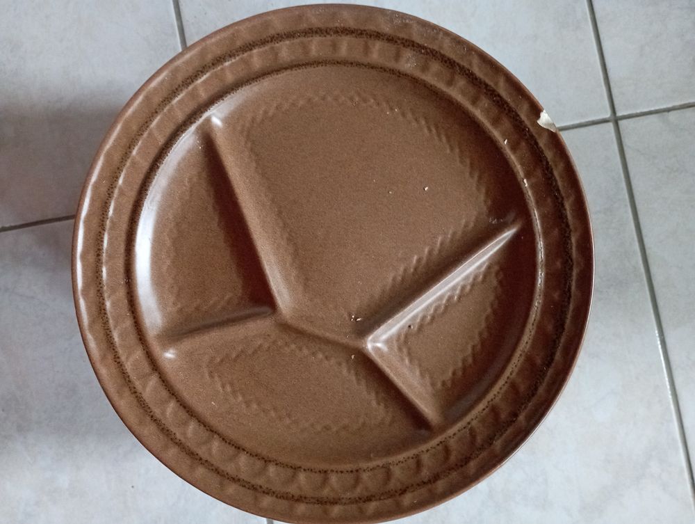 9 assiettes en gr�s 5 Le Po�t (05)