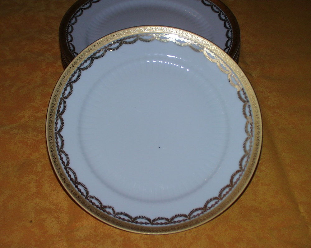 Lot 6 assiettes plates dor�e � la feuille or motif croix et 100 Roquefort-les-Pins (06)