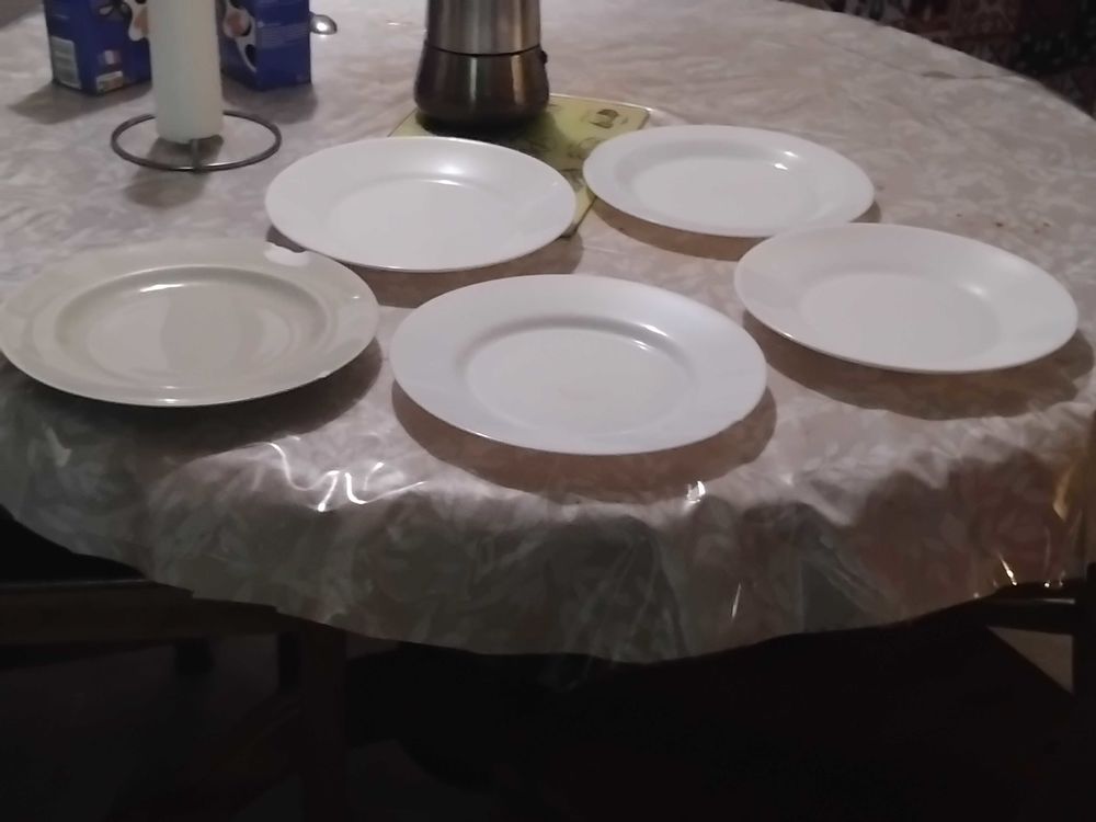 lot de 5 assiettes plates 5 Montigny-le-Bretonneux (78)