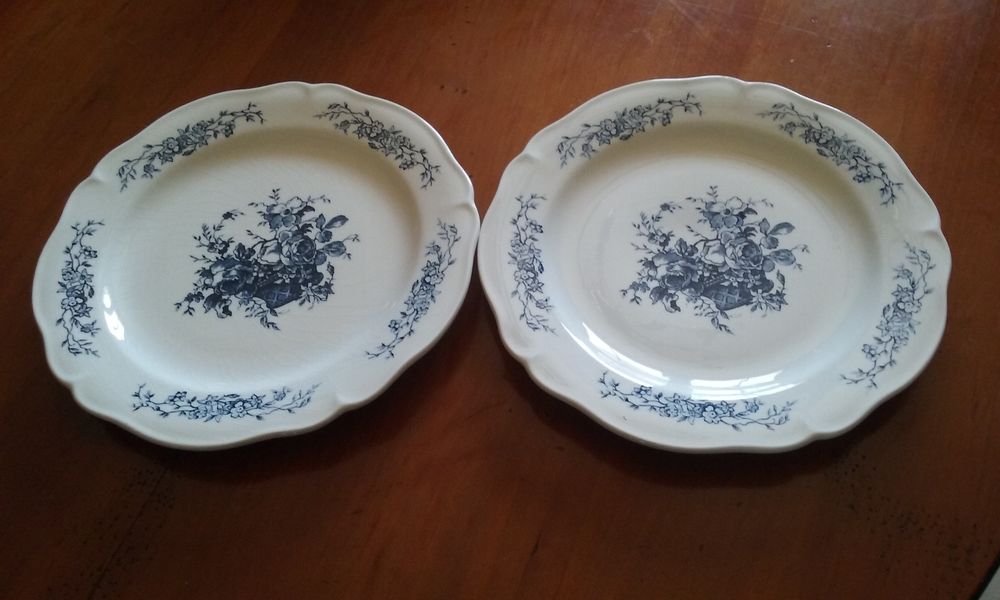 2 assiettes porcelaine de Gien diam�tre 22 cm 19 L�signy (77)