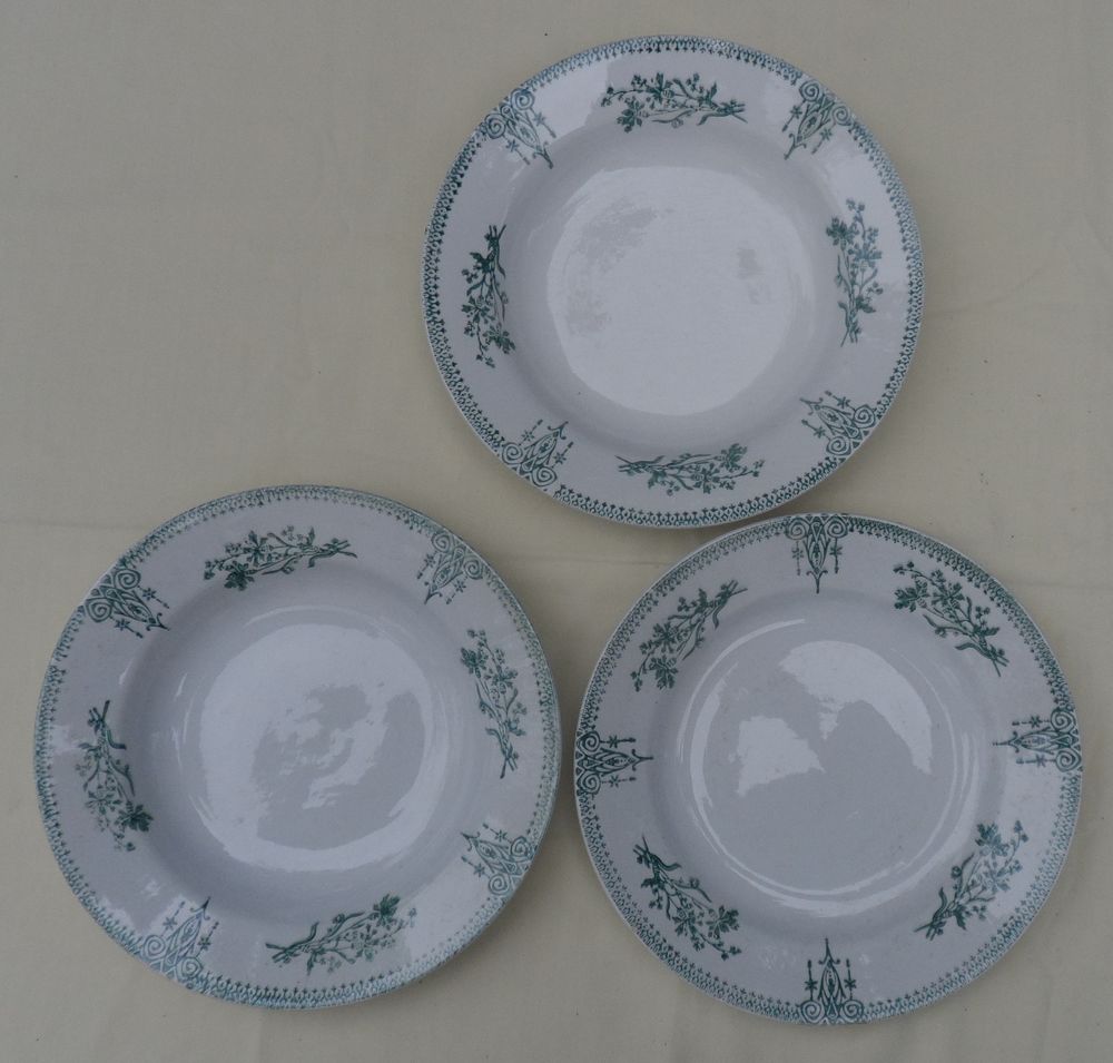 3 assiettes de Saint Amans en C�ramique France 2 + 1
20 Castries (34)