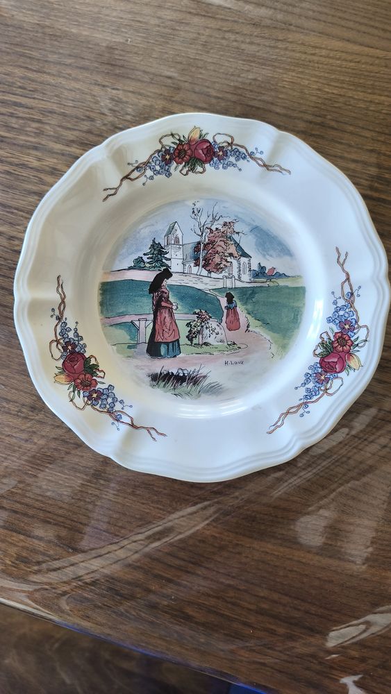 Assiettes sign� H.LOUX Sarreguemines 0 Bassussarry (64)