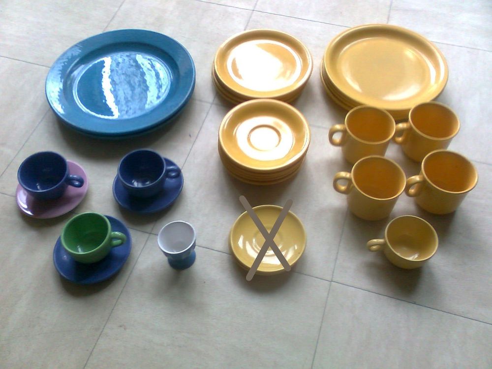 assiettes, tasses, soucoupes color�es - zoe 5 Martigues (13)