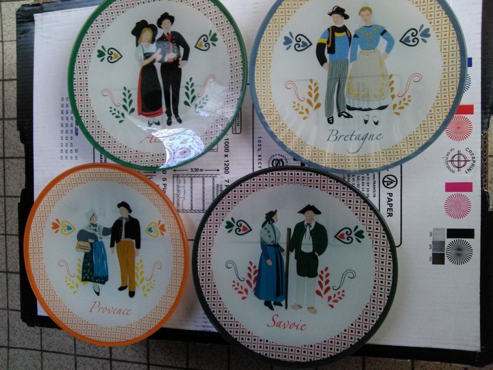 Lot 4 assiettes en verre � d�ssert 5 Landivy (53)