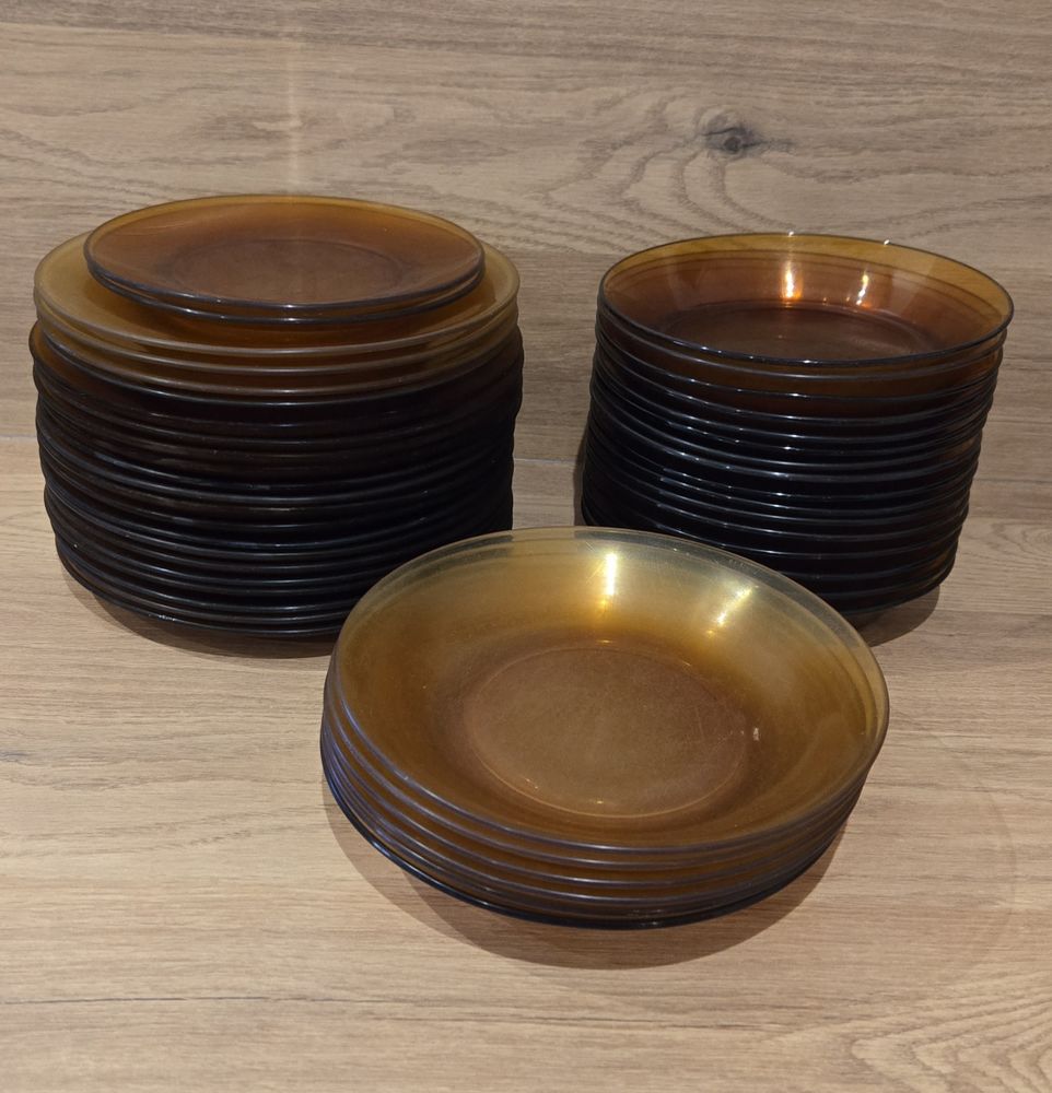 Lot 44 assiettes 25 Saint-Loub�s (33)