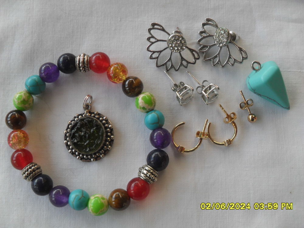 Assortiment de bijoux fantaisie en excellent �tat, 15 Feuguerolles-Bully (14)