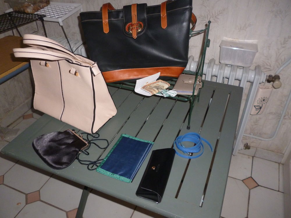 ASSORTIMENT  MAROQUINERIE DIVERSES 2 Avrill� (49)