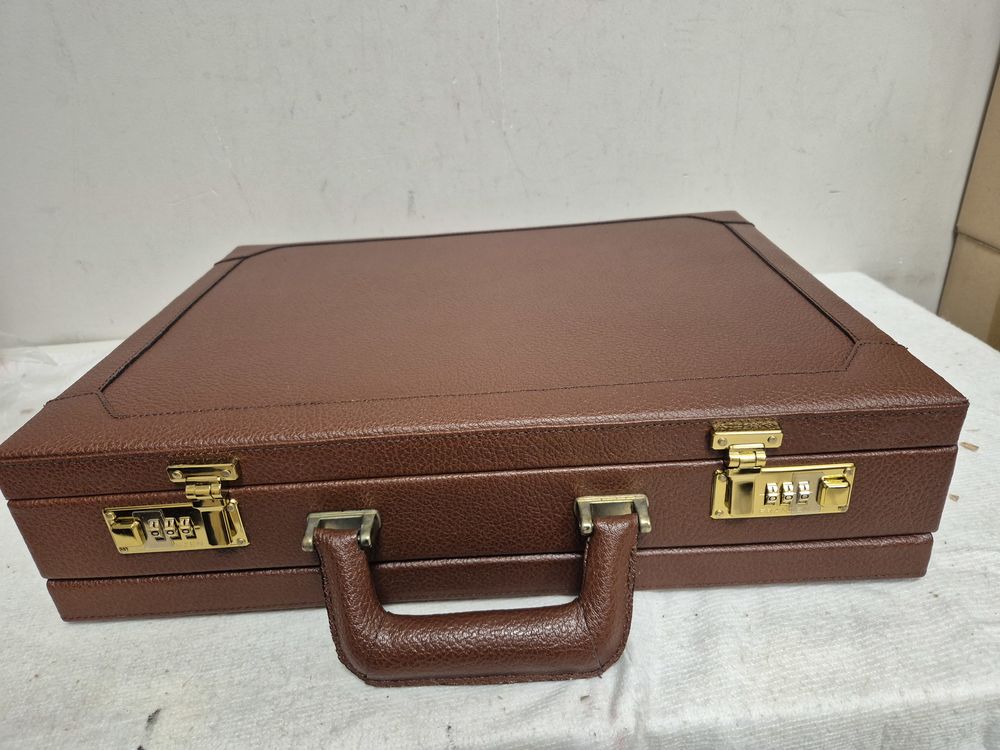 Attache case en cuir grain� extensible 20 Fontenay-sous-Bois (94)