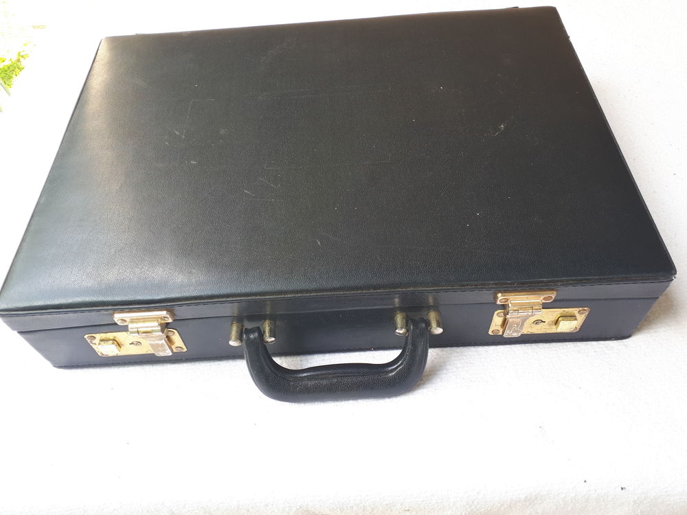 Attach� case ou mallette 15 Montigny-Lencoup (77)