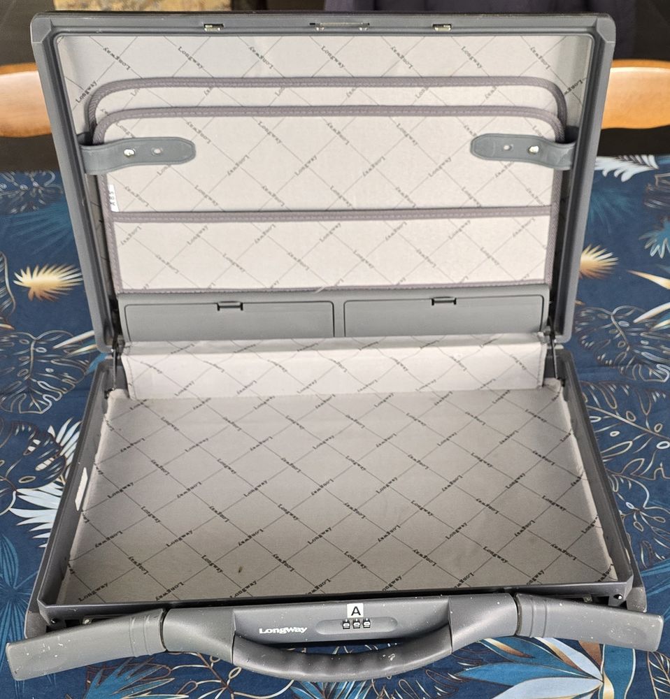 ATTACHE CASE MARQUE LONGWAY NOIR 15 Le Sourn (56)