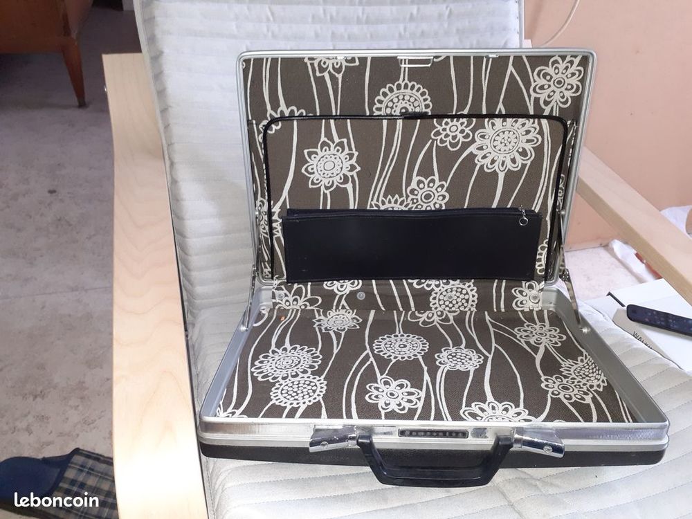 Attach� Case / Porte Document Rigide 30 Enghien-les-Bains (95)