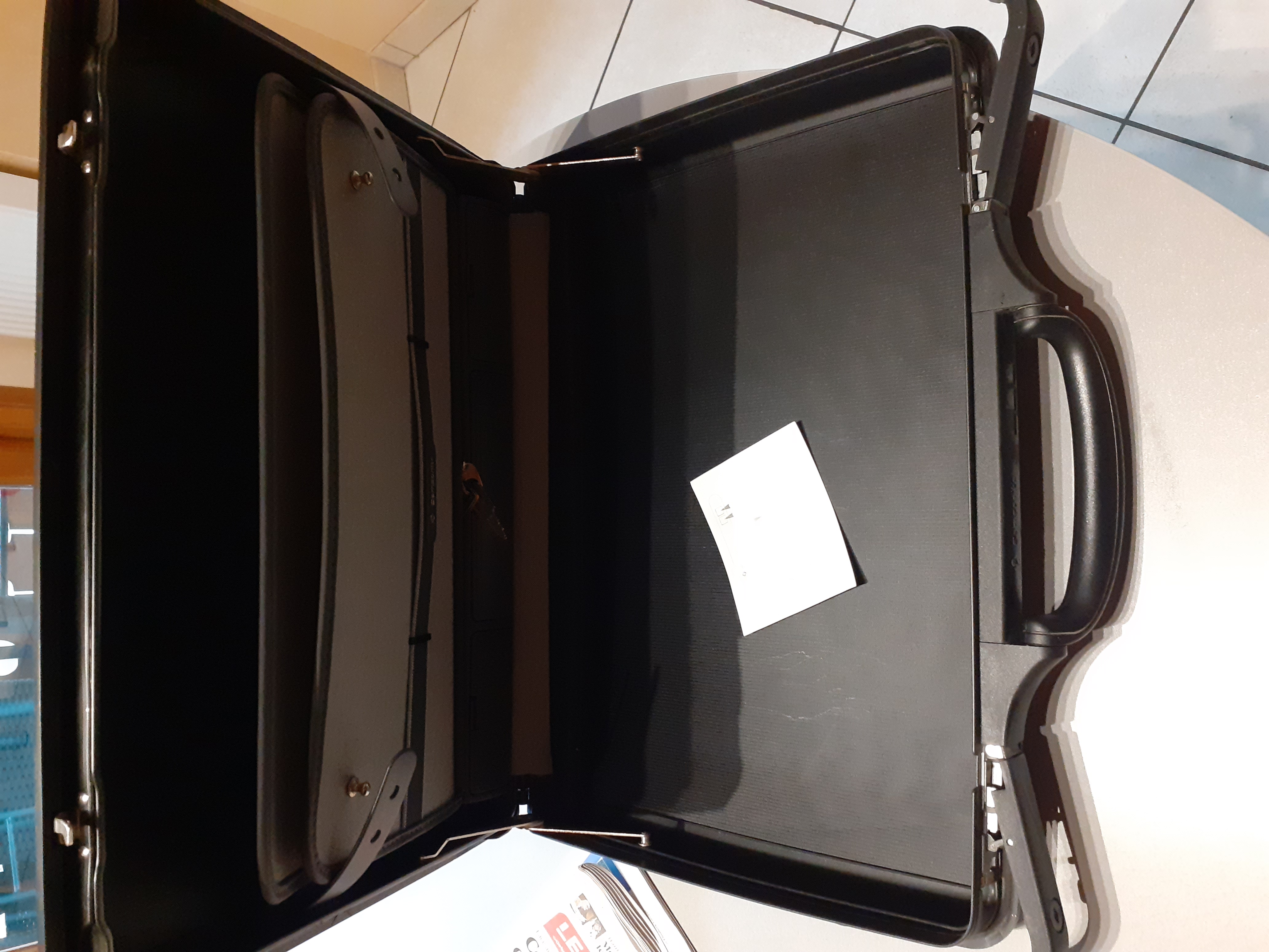 Attach� case samsonite 15 Morzine (74)