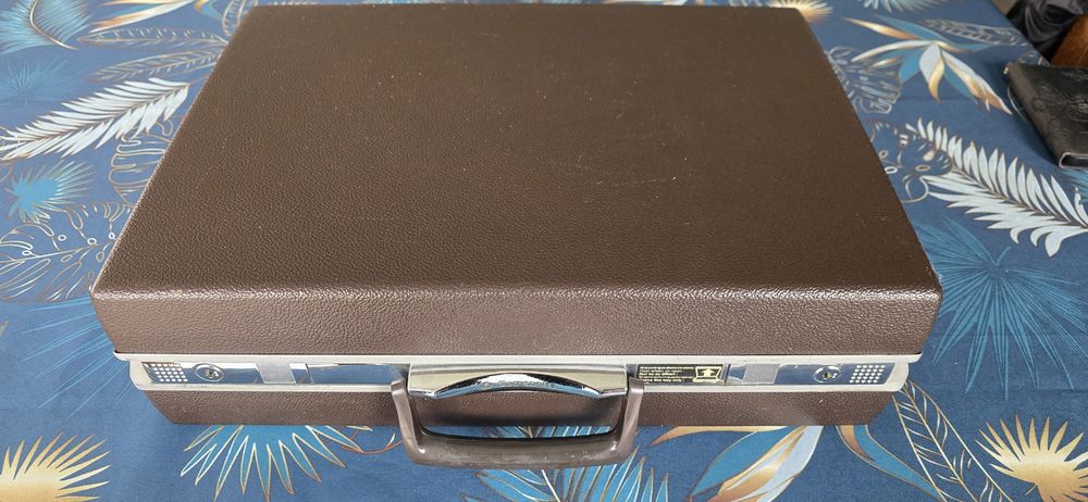 Attach�-case Samsonite rigide marron avec poign�e 15 Le Sourn (56)