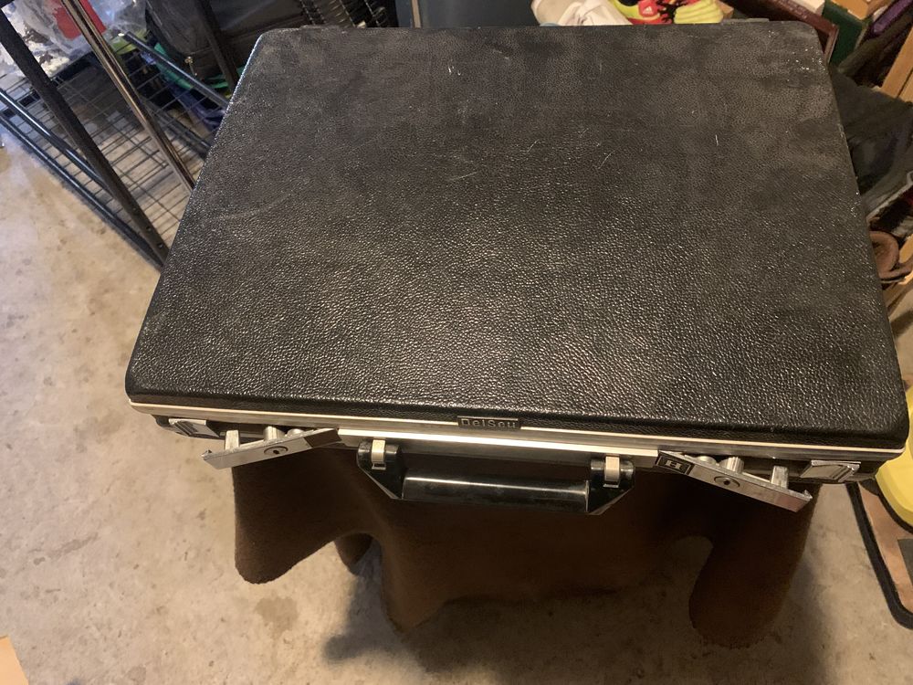 Attache case 5 Jou�-l�s-Tours (37)