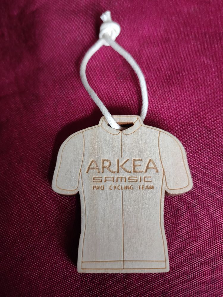 Attache clefs t-shirt arkea en bois neuf 2 Avermes (03)