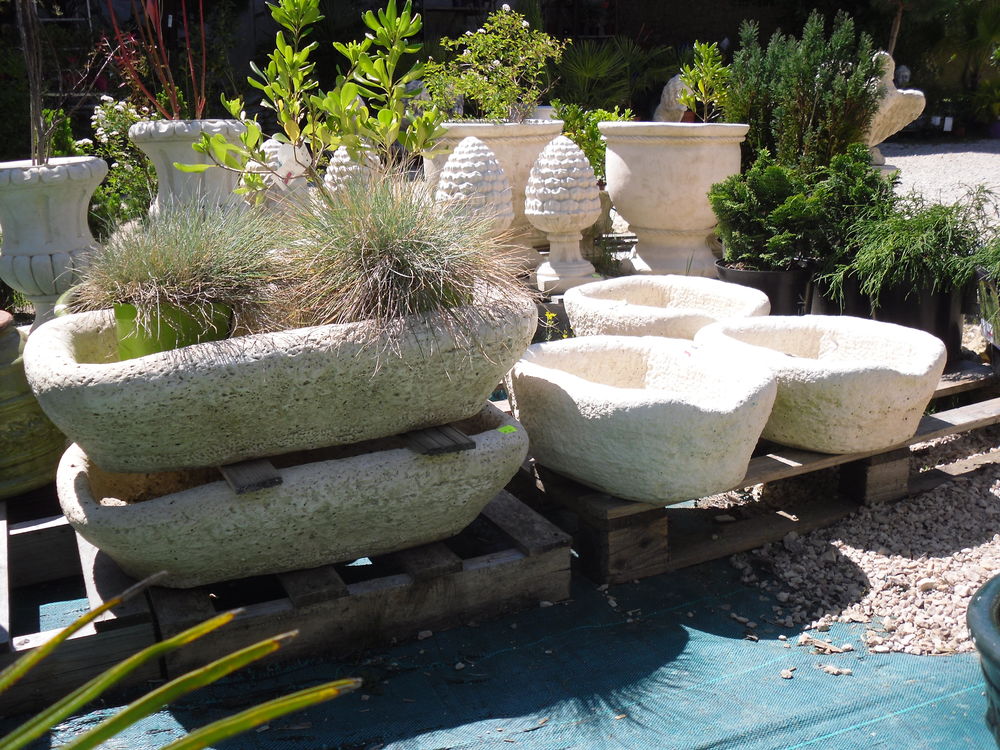 AUGES / VASQUES  TOUTE  TAILLES en pierre reconstitu�e 49 Boucagn�res (32)