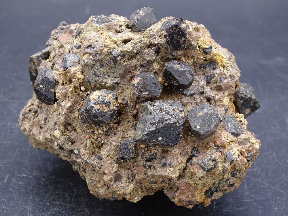 Augite , Velzic , Aurillac , Cantal , France 434gr 26 Moyenmoutier (88)