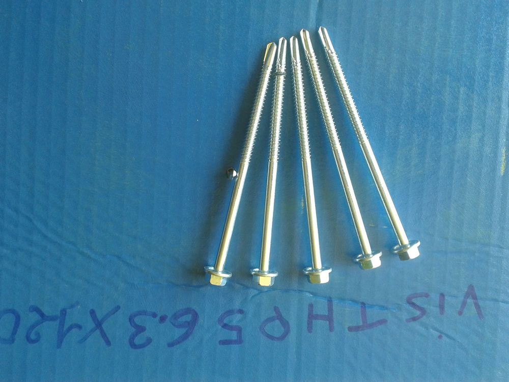 VIS   AUTO FOREUSE  DANS  METAL 2 Vitry-en-Charollais (71)