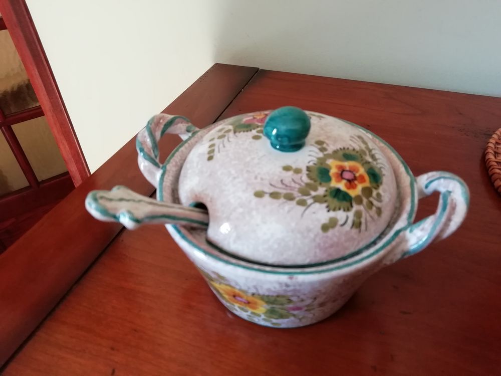 Pot avec couvercle et cuill�re en c�ramique 24 L�signy (77)