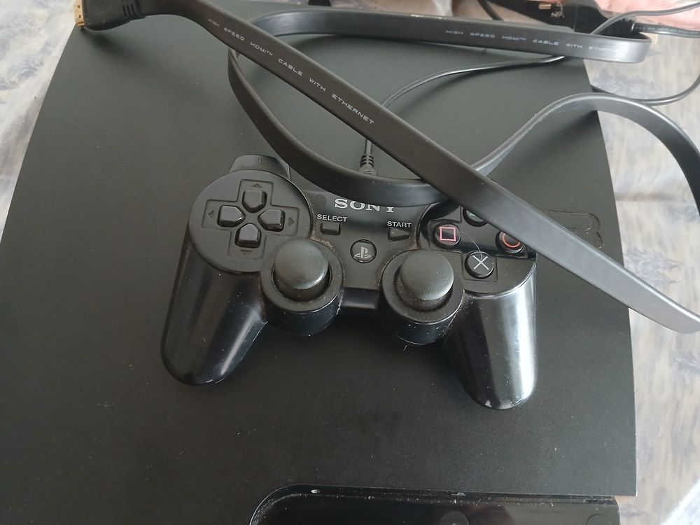 Ps3 avec une manette et 2 jeux 40 Stiring-Wendel (57)