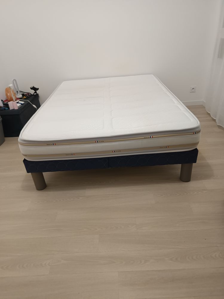 ce lit avec matelas de 140x190cm. 400 Saint-Erblon (35)