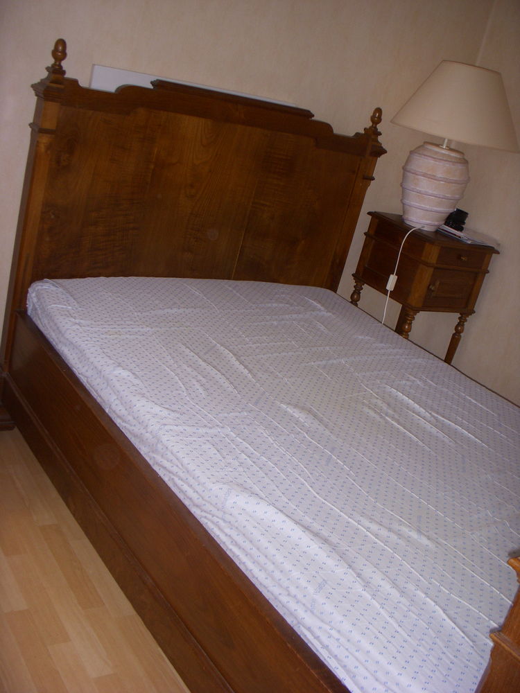 lit  avec matelas et sommier  120 x 190 cm  20 Mortagne-sur-Sèvre (85)